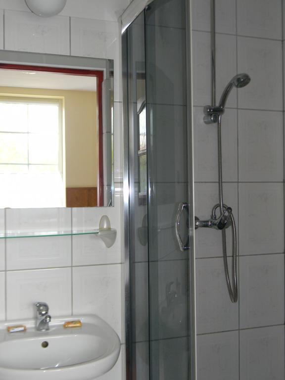 Prohibicja Peter'S Pub Motel Mikołajki Kamer foto