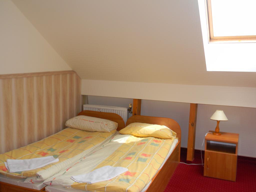 Prohibicja Peter'S Pub Motel Mikołajki Kamer foto